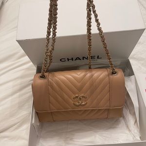 Chanel medium quilted flap
